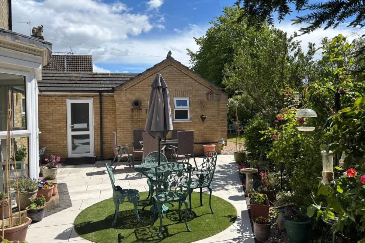 chestnuts-retirement-home-in-sleaford-lincolnshire-garden-patio Our Garden